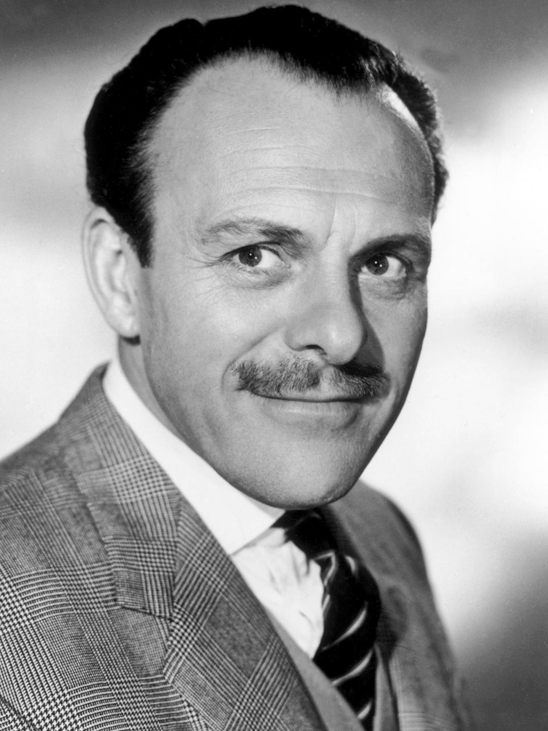 How tall is Terry Thomas?